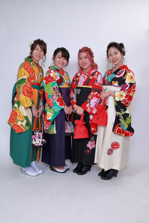 19 3月26日岩手県立大学卒業式 岩手県盛岡市 レンタルドレス 結婚式 結婚写真撮影 セレンブライダル 成人式振袖 卒業式袴